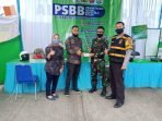 3 Pembagian Takjil kepada Aparat yang bertugas