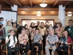 Para Pemateri dan Peserta FGD