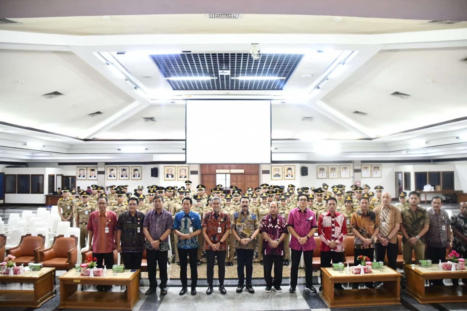 MONITORING: Rektor saat melihat langsung pelaksanaan PL IV di Semarang tepatnya di Gedung Gradhika Bhakti Praja (For Radar Sumedang)