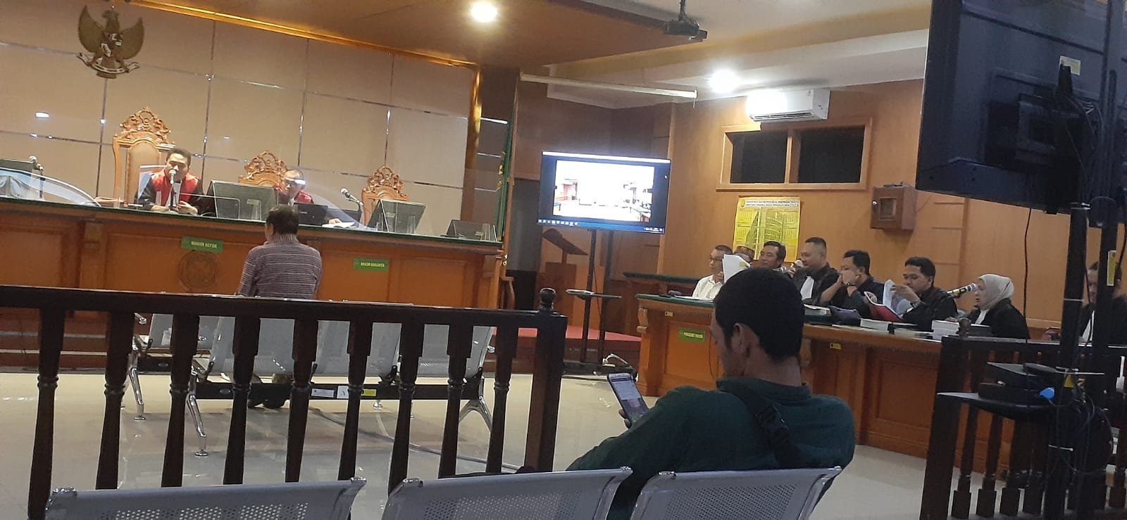 Suasana sidang Kasus korupsi peningkatan jalan Keboncau-Kudangwangi tahun 2019 menghadirkan satu orang saksi ahli.