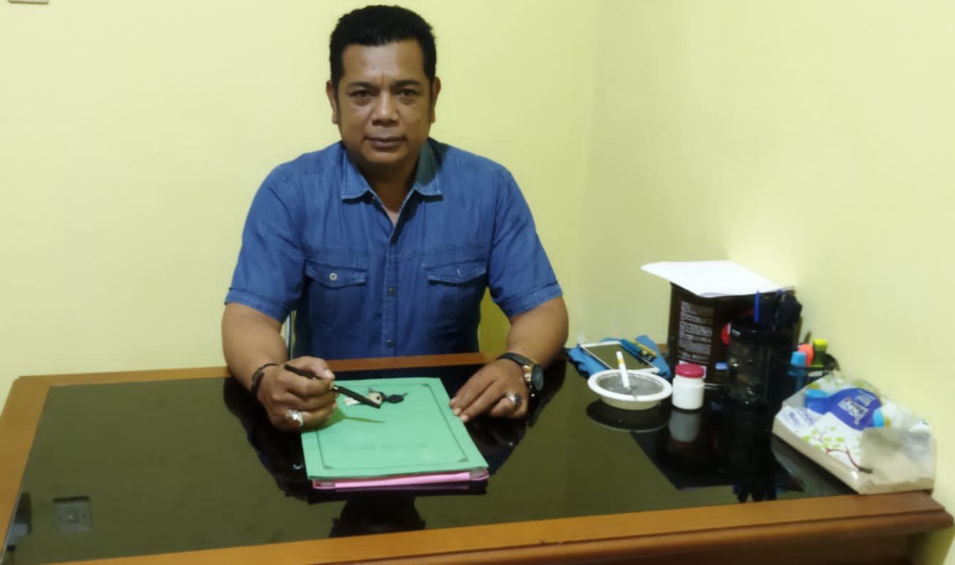 Kepala UPTD PUPR wilayah Tanjungsari, Agus Supriatna saat diwawancarai terkait jalan rusak dijalan Kol Ahmad Syam