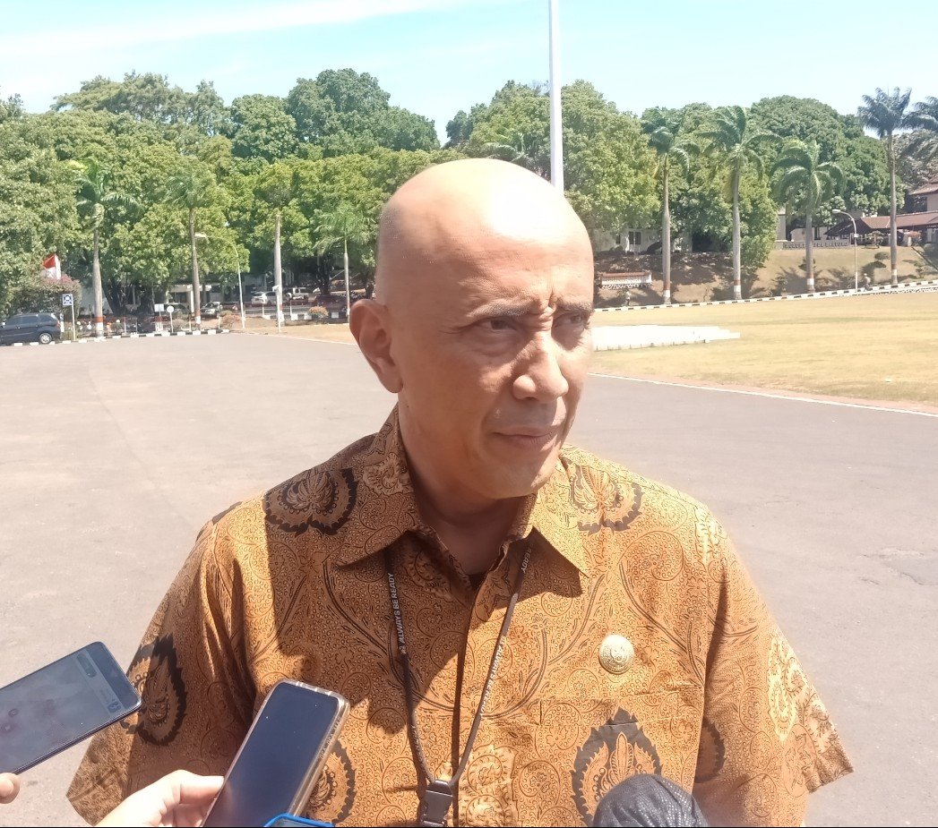WAWANCARA : Kepala Biro Administrasi Hukum, Kepegawaian dan Humas IPDN Arief M. Edie saat memberikan keterangan pers kegiatan jam pimpinan IPDN.
