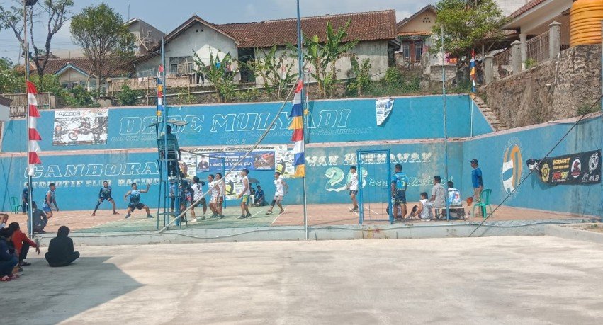 PERTANDINGAN: Memeriahkan HUT RI ke-78 turnamen lokal bertajuk Cambora Myone Cup digelar diikuti 47 peserta dari 5 Kecamatan (Toha Hamdani/Radar Sumedang)